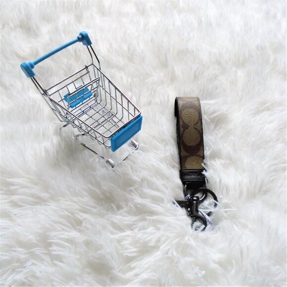 Coach Large Loop Key Fob F79882 - Picture 2 of 7